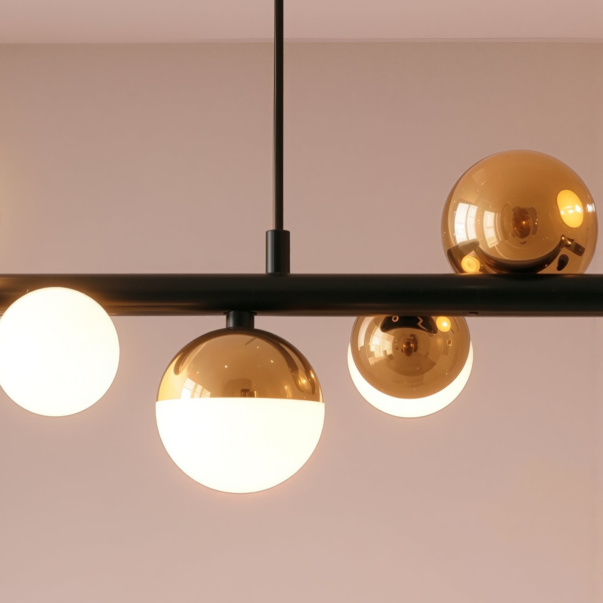 Lampadario a sospensione a LED Aurion 29W in acrilico con telecomando, dimmerabile, lampadari LED in oro nero, metallo e acrilico con telecomando Titolo predefinito Alessandro Design