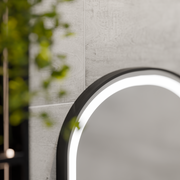 Helmut LED Touch Specchio Antiappannamento, Orologio e Temperatura 50x80 cm Cornice Nera Spazzolata Marcello Funghi Specchi Korman S Titolo predefinito Alessandro Design