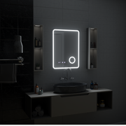 Ulrich LED Touch Mirror Sistema antiappannamento, orologio e temperatura 75x90 cm Cornice nera Specchi ingranditori cosmetici spazzolati Korman S Titolo predefinito Alessandro Design
