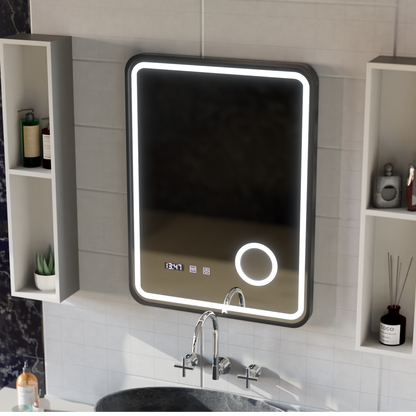 Ulrich LED Touch Mirror Sistema antiappannamento, orologio e temperatura 75x90 cm Cornice nera Specchi ingranditori cosmetici spazzolati Korman S Titolo predefinito Alessandro Design