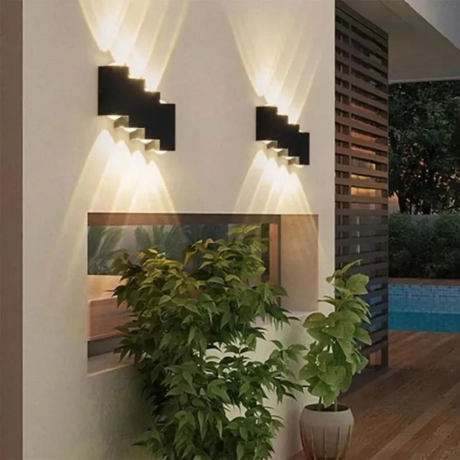 Aeetes Lampada da Parete per Esterno a LED, 8W, Metallo, Nero Lampada da Parete per Esterno Titolo predefinito Alessandro Design