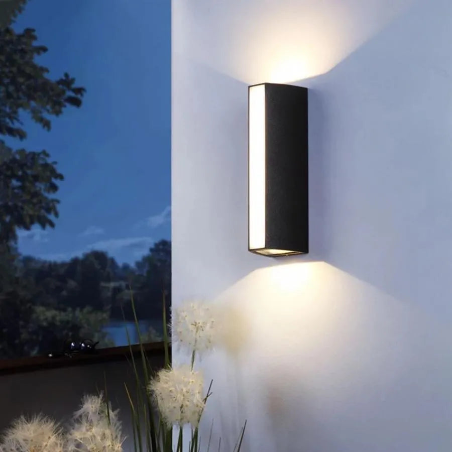 Lampada da parete per esterno a LED Carina, 20W, Nero, 3000K, Metallo Lampade da parete per esterno Titolo predefinito Alessandro Design